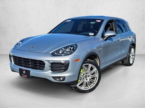 Used 2016 Porsche Cayenne S image 1