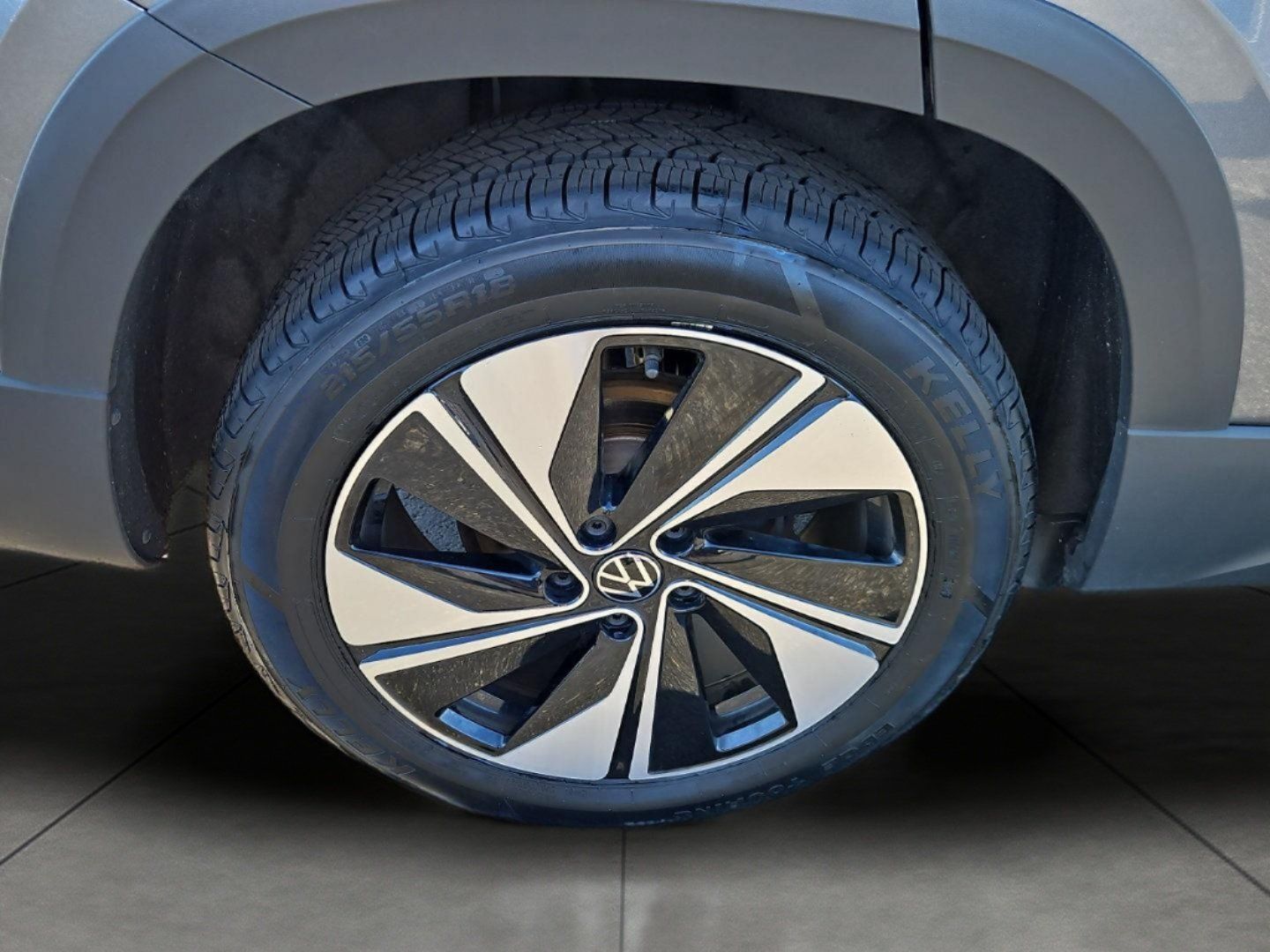 Used 2024 Volkswagen Taos SE AWD/4WD image 9