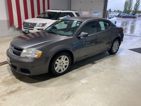 Used 2014 Dodge Avenger SE FWD image 1