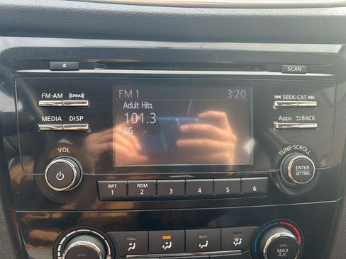 Used 2016 Nissan Rogue S image 22