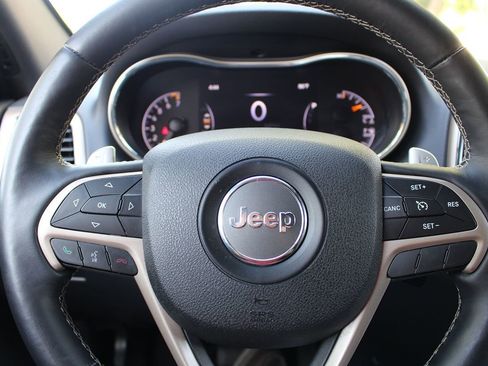 Used 2017 Jeep Grand Cherokee Limited image 21