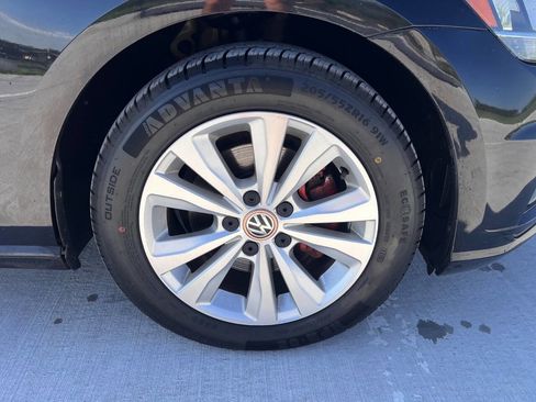 Used 2018 Volkswagen Golf SE image 27