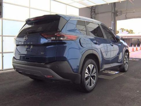Used 2023 Nissan Rogue SV w/ SV Premium B Package FWD image 4
