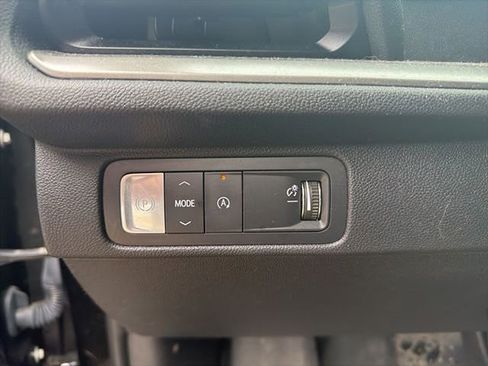 Used 2025 Chevrolet Traverse LT image 6