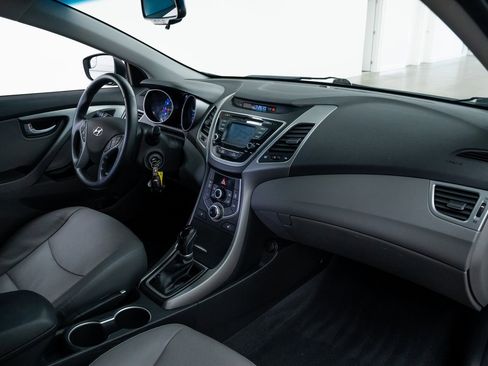 Used 2015 Hyundai Elantra Limited image 26