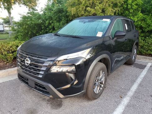 Used 2026 Nissan Rogue SV FWD image 2