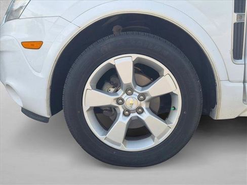 Used 2014 Chevrolet Captiva Sport LT FWD image 21