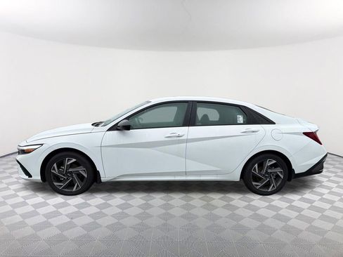 Used 2025 Hyundai Elantra SEL FWD image 8