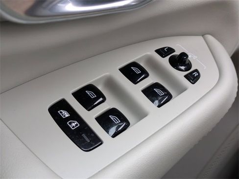 Used 2023 Volvo XC90 B6 Plus image 18