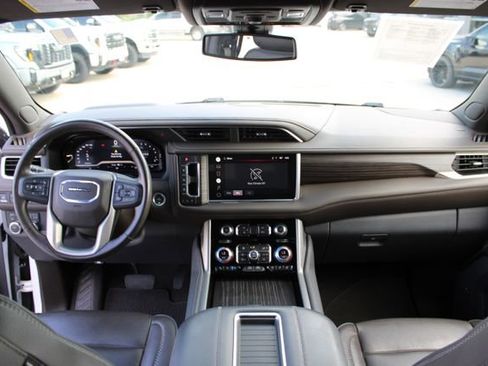 Used 2022 GMC Yukon XL Denali AWD/4WD image 18