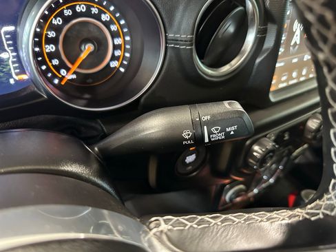 Used 2021 Jeep Gladiator Overland w/ Popular Equipment Package image 21