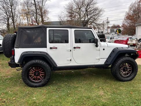 Used 2016 Jeep Wrangler Unlimited Sahara image 4