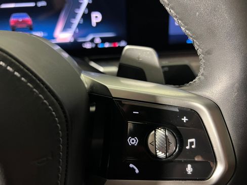 Certified 2023 BMW 760i xDrive w/ Executive Package image 26