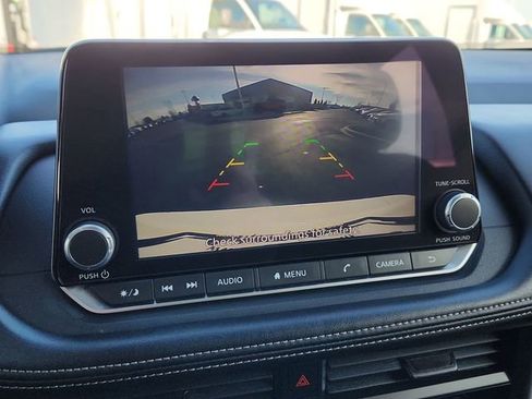Used 2024 Nissan Rogue S image 40