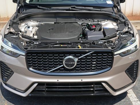 Used 2023 Volvo XC60 B5 Plus AWD/4WD image 7
