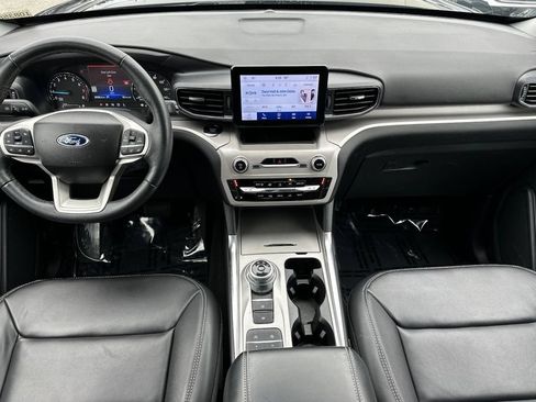 Used 2023 Ford Explorer XLT w/ Equipment Group 202A RWD image 13