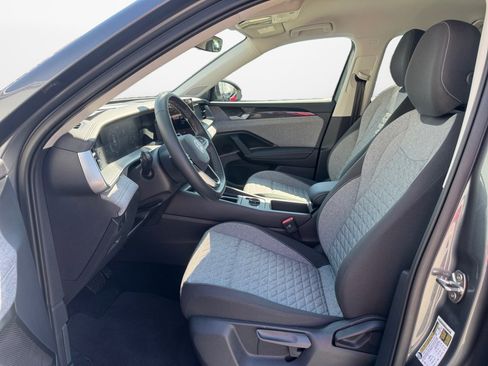 Used 2025 Volkswagen Tiguan S image 11