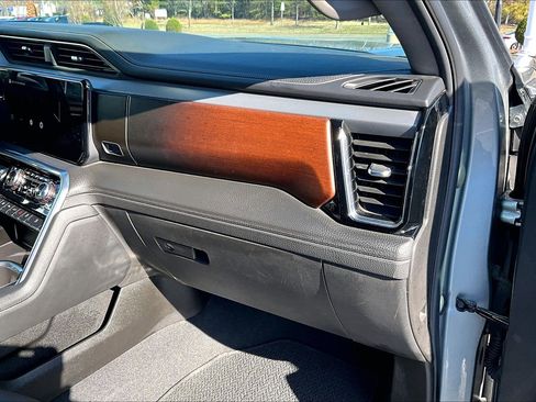 Used 2024 GMC Sierra 3500 Denali w/ Denali Reserve Package image 17