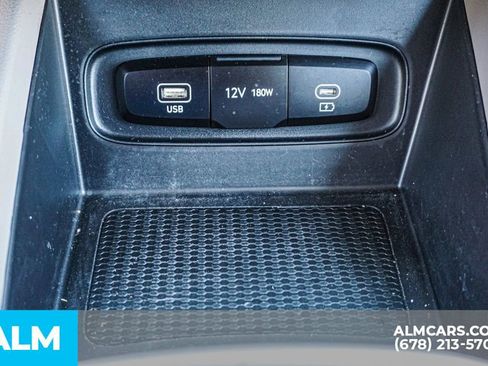 Used 2025 Hyundai Venue SEL image 41