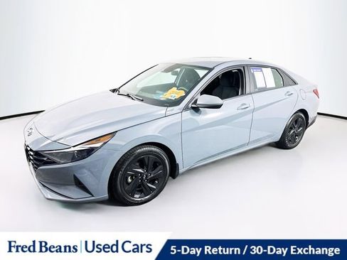 Used 2023 Hyundai Elantra Blue image 4