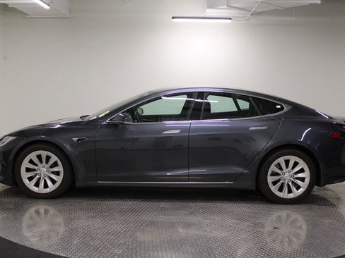 Used 2017 Tesla Model S 60D image 2
