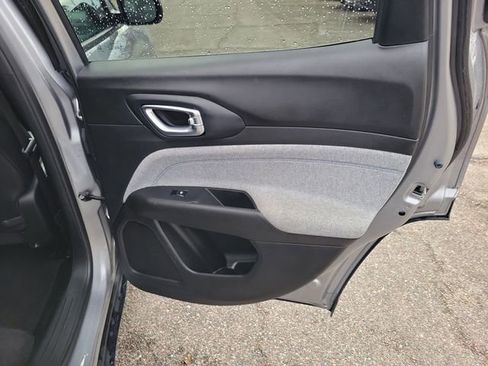 Used 2024 Jeep Compass Latitude w/ Altitude Special Edition image 33