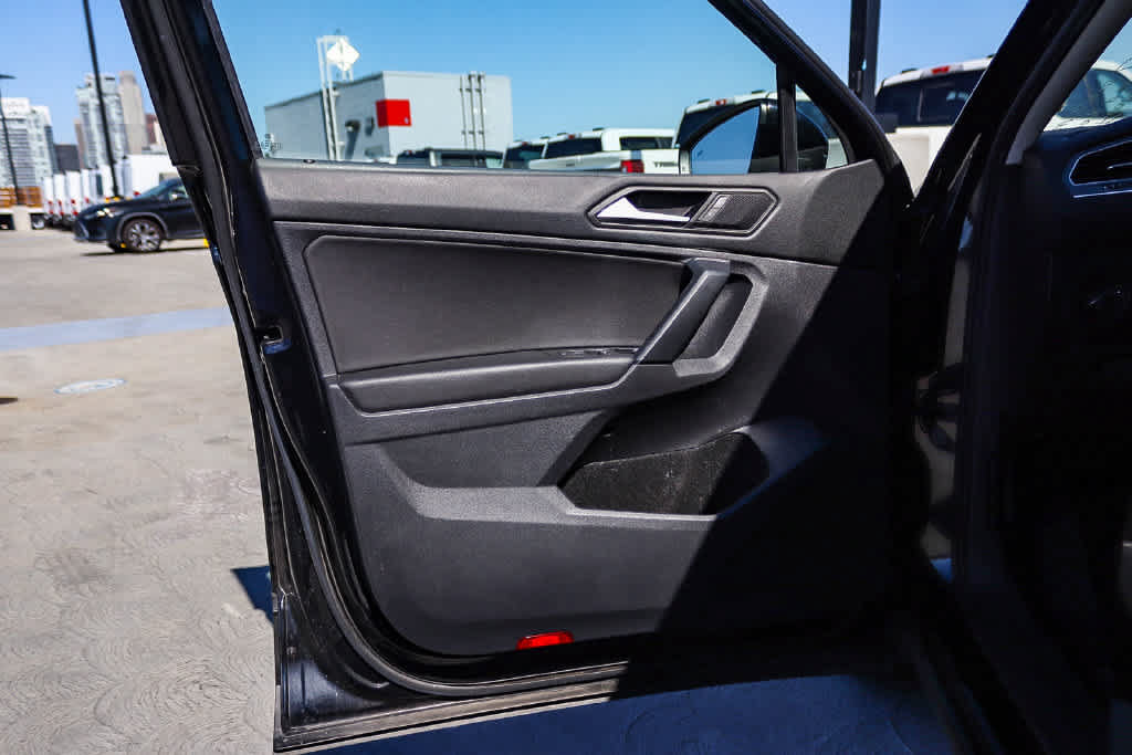 Used 2019 Volkswagen Tiguan SE w/ Panoramic Sunroof Package FWD image 20