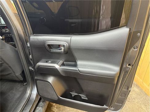 Used 2020 Toyota Tacoma TRD Off-Road w/ Technology Package image 24
