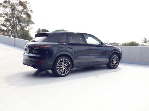 Certified 2023 Porsche Cayenne Platinum Edition w/ Premium Package Plus AWD/4WD image 8