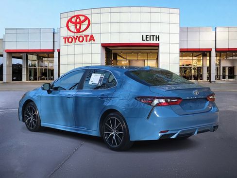Used 2023 Toyota Camry SE image 6