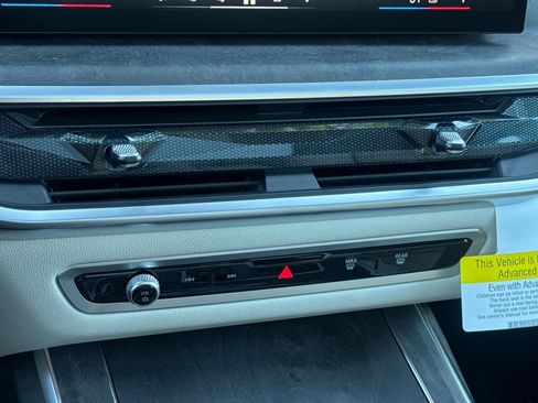 New 2026 BMW X7 xDrive40i w/ Executive Package image 18
