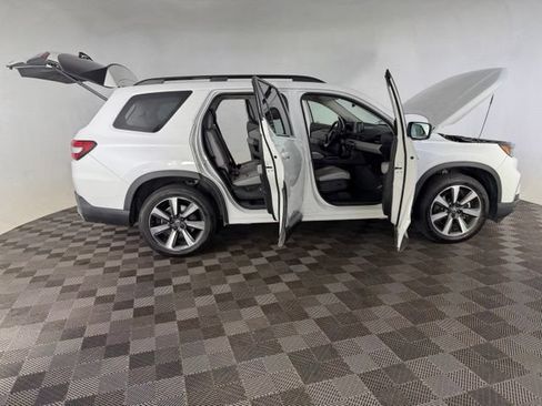 Used 2023 Honda Pilot Elite image 12