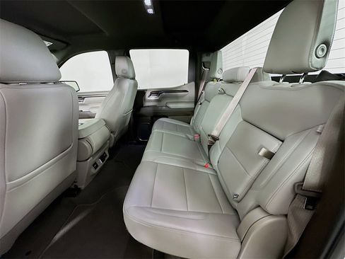 Used 2023 GMC Sierra 1500 SLT w/ X31 Off-Road Package image 4