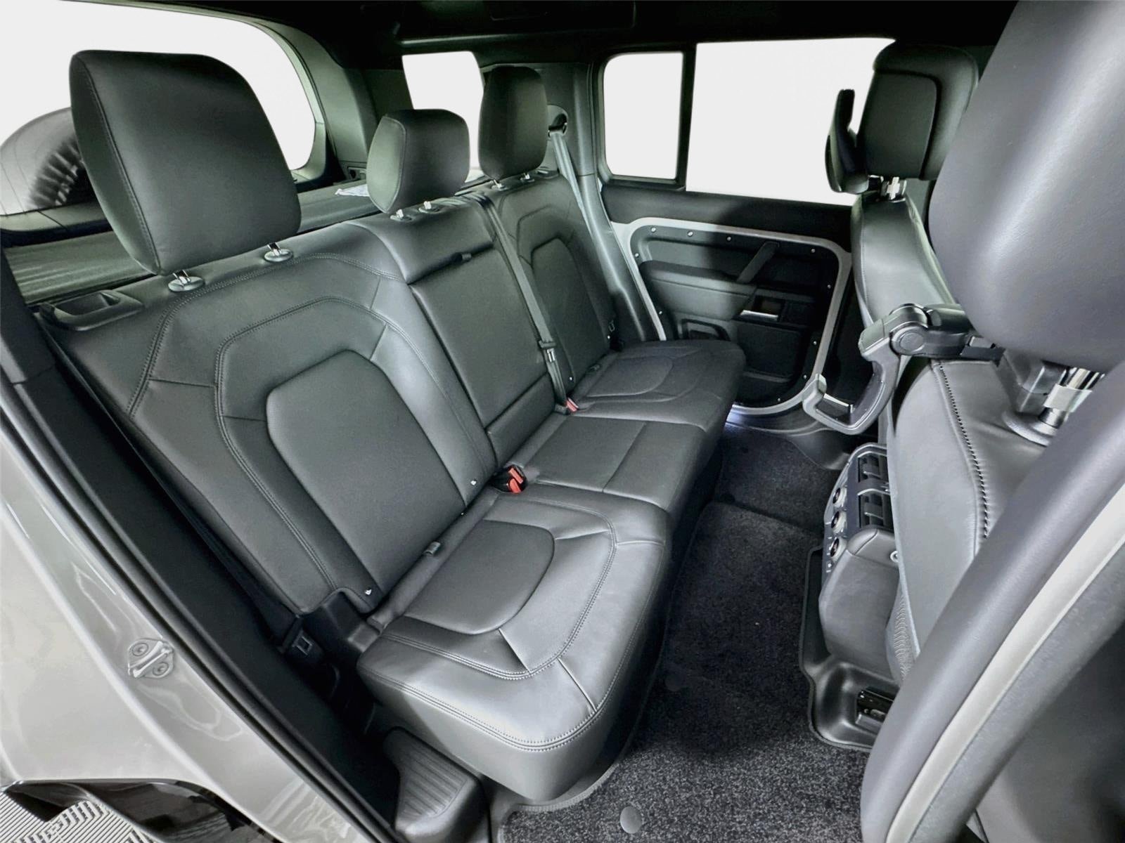 New 2026 Land Rover Defender 110 X-Dynamic SE AWD/4WD image 29