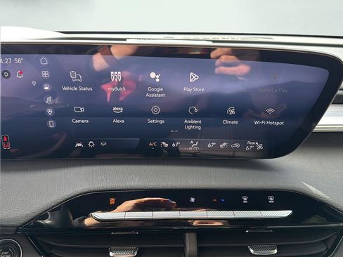 Used 2025 Buick Enclave Preferred AWD/4WD image 18