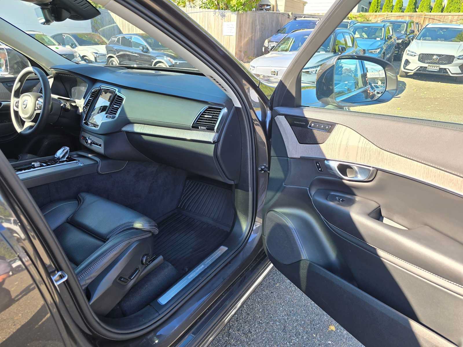 Used 2024 Volvo XC90 T8 Ultimate w/ Protection Package Premier AWD/4WD image 10