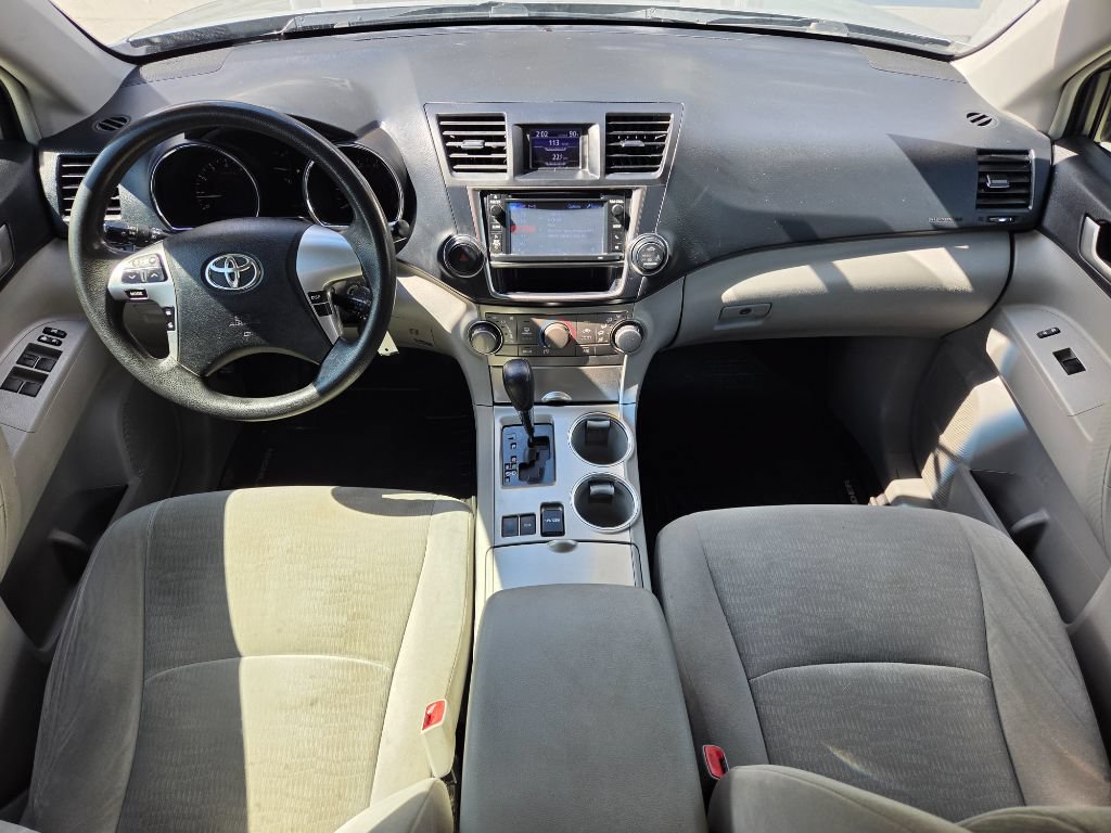 Used 2013 Toyota Highlander Plus FWD image 29