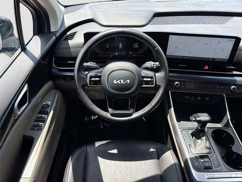 Used 2025 Kia Carnival FWD image 22