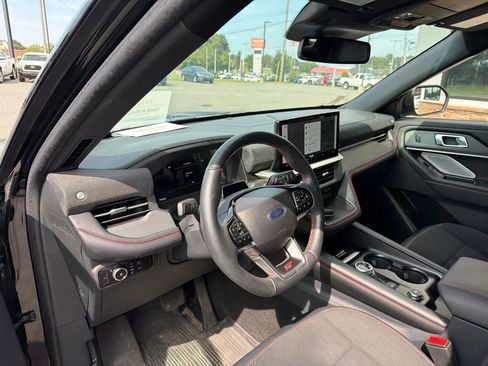 Used 2025 Ford Explorer ST AWD/4WD image 4