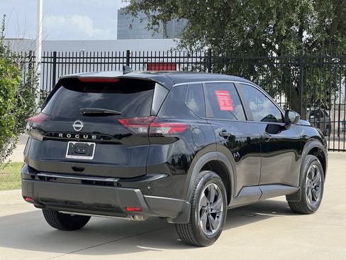 Certified 2025 Nissan Rogue SV FWD image 4