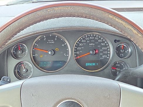 Used 2014 GMC Sierra 2500 Denali w/ Suspension Package, Off-Road image 18