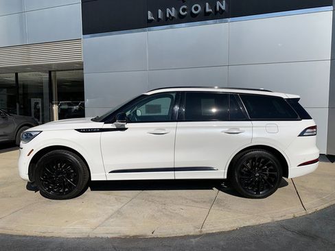 Certified 2023 Lincoln Aviator Reserve w/ Equipment Group 201A AWD/4WD image 2