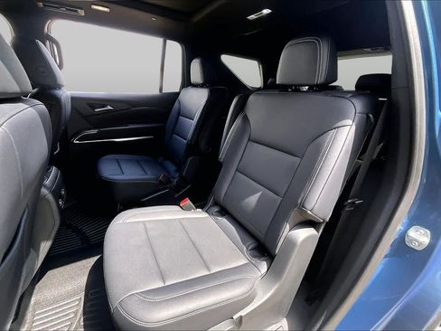 Used 2025 Chevrolet Traverse LT w/ Sun and Wheel Package FWD image 20