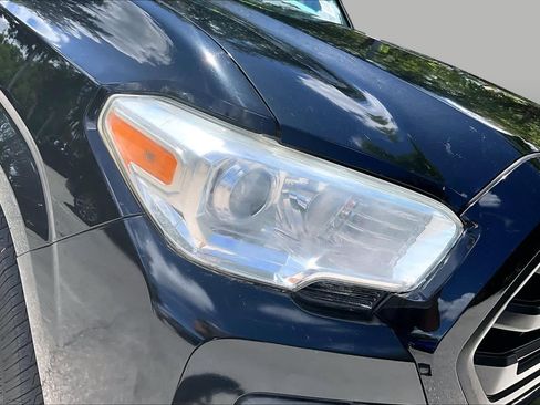 Used 2017 Toyota Tacoma SR w/ SR Convenience Package RWD image 28