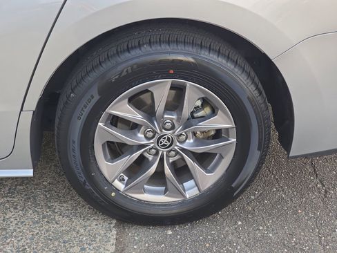 Used 2025 Toyota Sienna XLE image 43