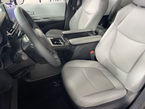 New 2026 Toyota Sienna XLE image 20