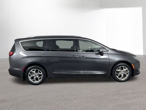 Used 2020 Chrysler Pacifica Limited w/ Advanced Safetytec Group image 44
