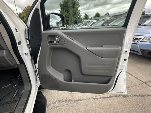 Used 2019 Nissan Frontier SV AWD/4WD image 17