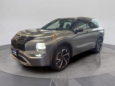 Used 2022 Mitsubishi Outlander SEL image 1