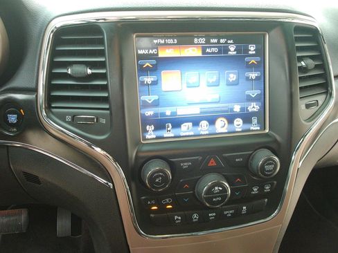 Used 2017 Jeep Grand Cherokee Limited RWD image 19
